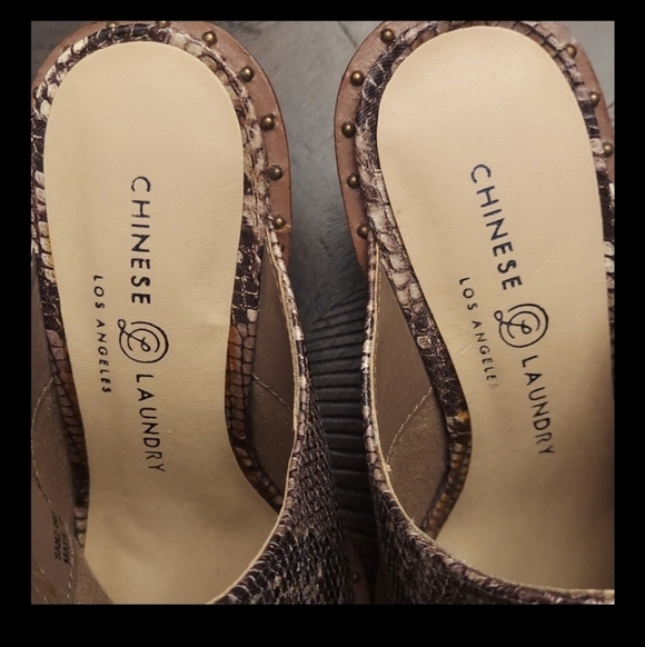 CHINESE LAUNDRY Snakeskin Embossed Almond Toe Slip-on Mules - Picture 2 of 12